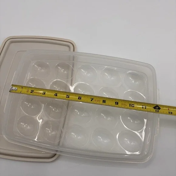 VINTAGE RUBBERMAID SERVIN' SAVER DEVILED EGG CONTAINER W/LID 20 CAPACITY - Picture 4 of 5